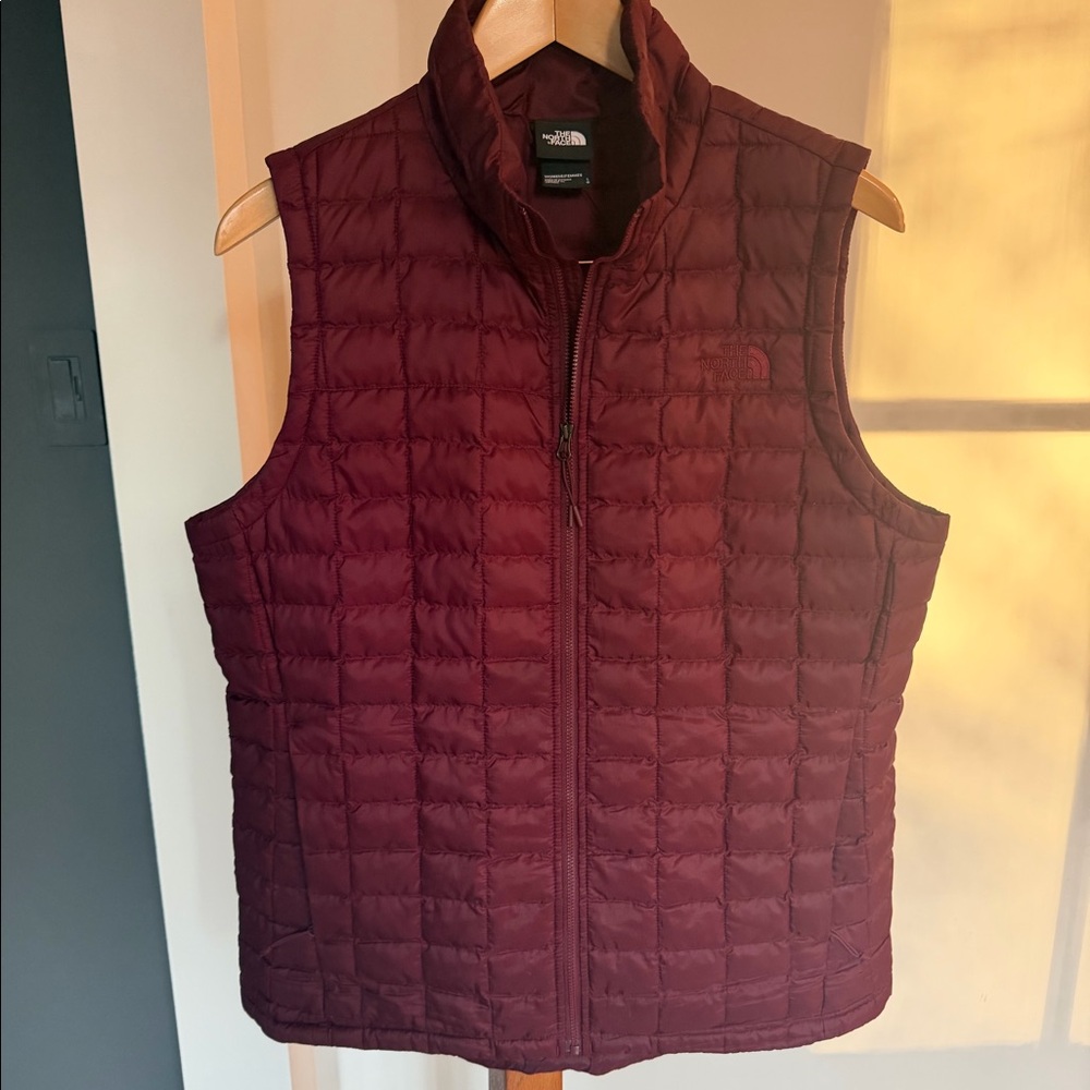 The North Face Women’s Burgundy Quilted Puffer Vest sz L